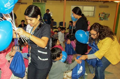 Profesionales del Servicio de Salud Arica junto a personajes infantiles educan sobre tabaquismo a niñas y niños del jardín infantil “Avioncito”