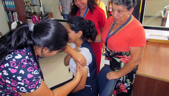 Ya comenzó la vacunación del personal de salud contra la influenza