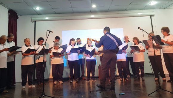 Arica: Coro formado por usuarios de ESSMA Sur se presentó en Biblioteca Municipal