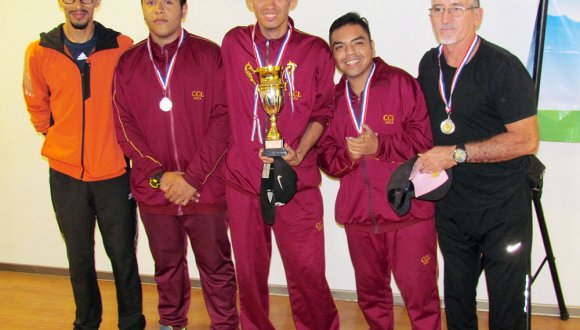 Arica: Club de integración Delfines del Sol entregó trofeos de campeonato de fútbol