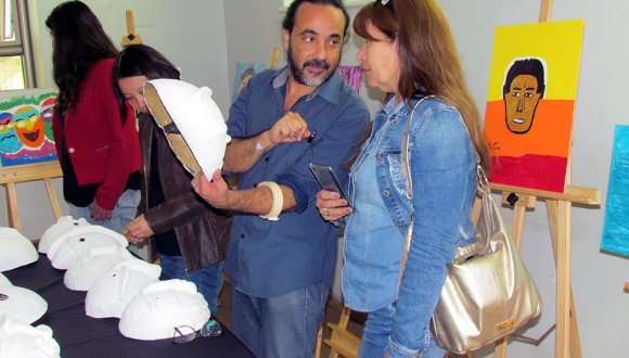 Personas usuarias de Hospital de DÃa Adultos participaron en talleres de arte con máscaras Personas usuarias de Hospital de DÃa Adultos participaron en talleres de arte con máscaras