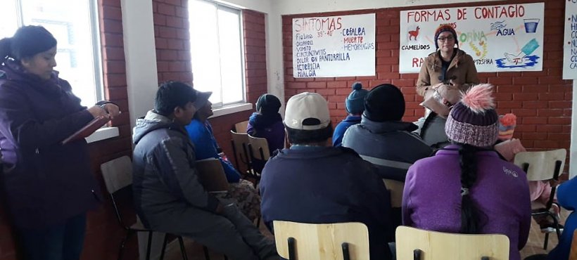 Médico del Servicio de Salud Arica realizó charla sobre leptospirosis a habitantes del pueblo de Ancolacane