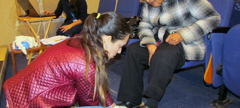 Servicio de Salud Arica realiza operativo de medición de calzado a 400 personas con diabetes que recibirán implemento ortopédico