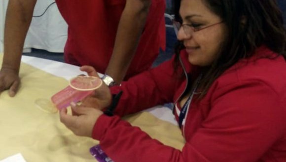 Servicio de Salud Arica: Matronas y médicos se capacitaron en el uso del preservativo femenino