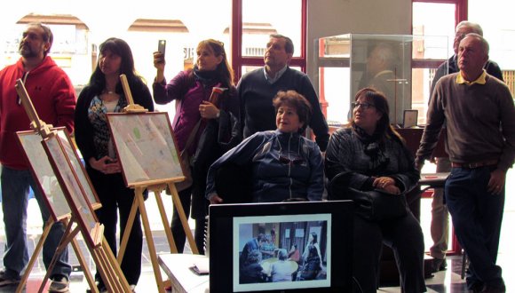 Equipo PRAIS del Servicio de Salud Arica montó la muestra Encuentro con la Memoria