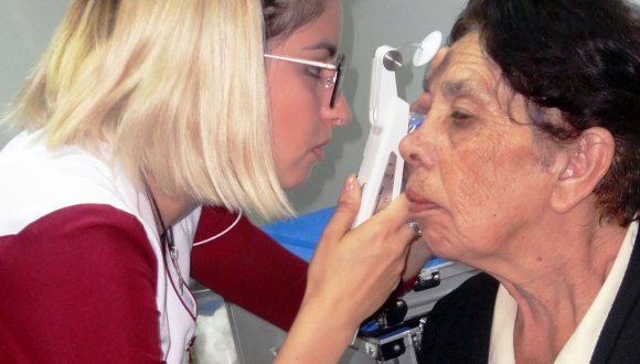 Con exámenes visuales y charlas educativas Servicio de Salud Arica conmemoró el Día Mundial de la Visión