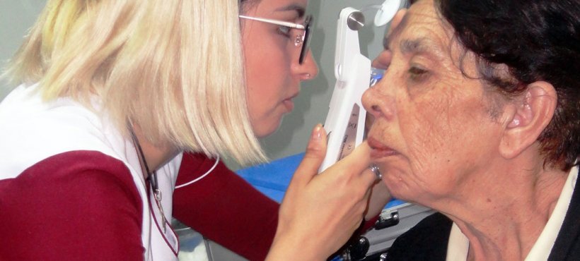 Con exámenes visuales y charlas educativas Servicio de Salud Arica conmemoró el Día Mundial de la Visión