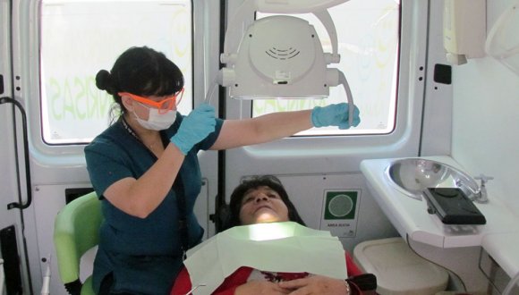 Servicio de Salud Arica hizo relanzamiento de su móvil odontológico Servicio de Salud Arica hizo relanzamiento de su móvil odontológico