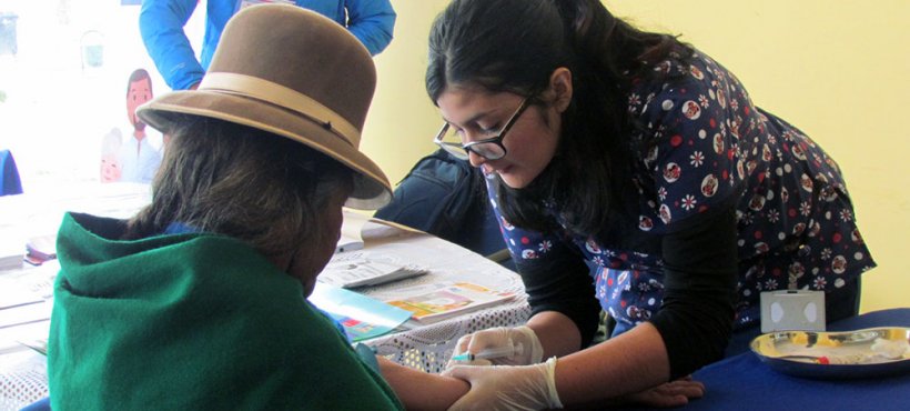 Visviri: Realizaron operativo de salud y entregaron elementos de protección solar para niños