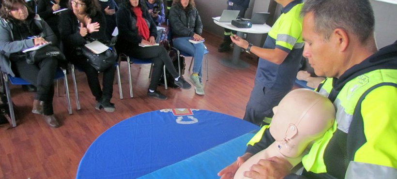Equipo de la base SAMU Arica capacitó en primeros auxilios a usuarias de la oficina comunal de la mujer