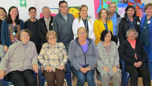 Directora del Servicio de Salud Arica se reunió con club de adultos mayores para explicar las nuevas enfermedades Auge
