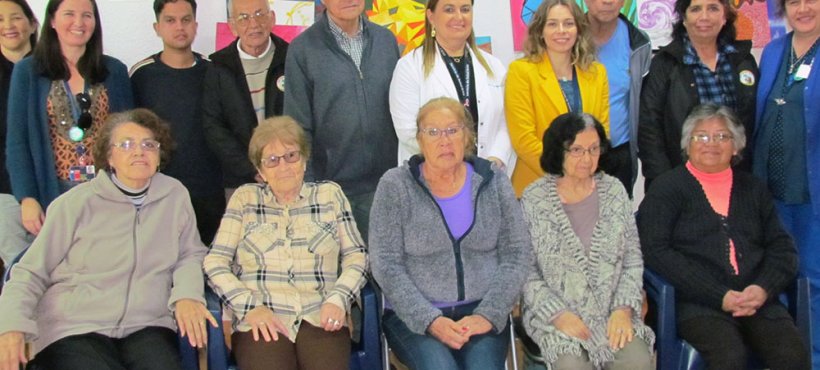 Directora del Servicio de Salud Arica se reunió con club de adultos mayores para explicar las nuevas enfermedades Auge