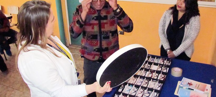 Servicio de Salud Arica conmemoró Día de la Visión con operativo en Hospedería Noche Digna