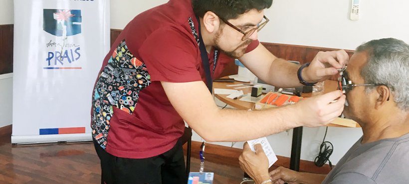 Servicio de Salud Arica entrega lentes ópticos a personas usuarias del PRAIS