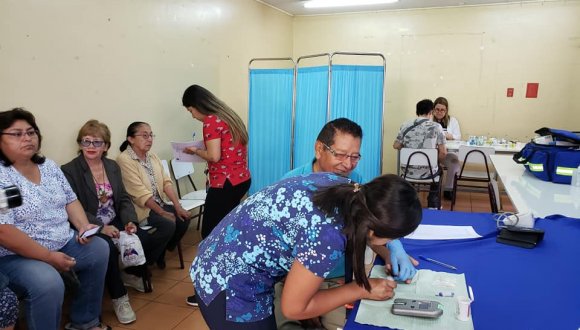Servicio de Salud Arica entregó atenciones médicas en población aledaña a Supermercado Líder siniestrado