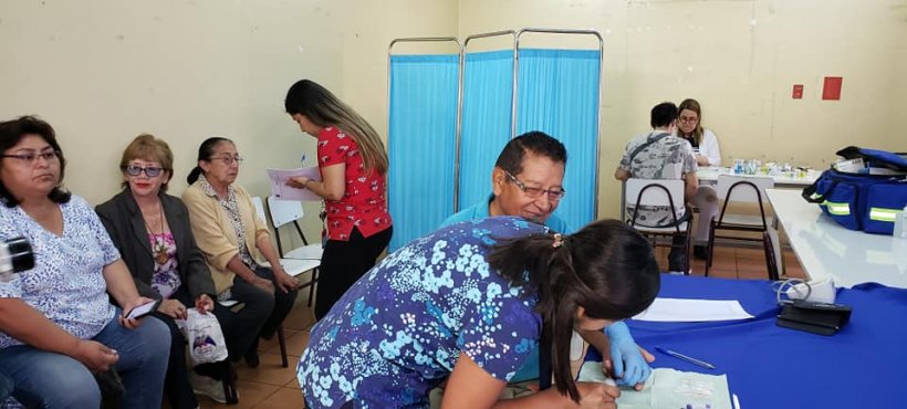 Servicio de Salud Arica entregó atenciones médicas en población aledaña a Supermercado Líder siniestrado
