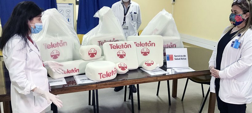 Teletón Arica donó sets de cojines de posicionamiento prono para pacientes covid-19 del Hospital Regional