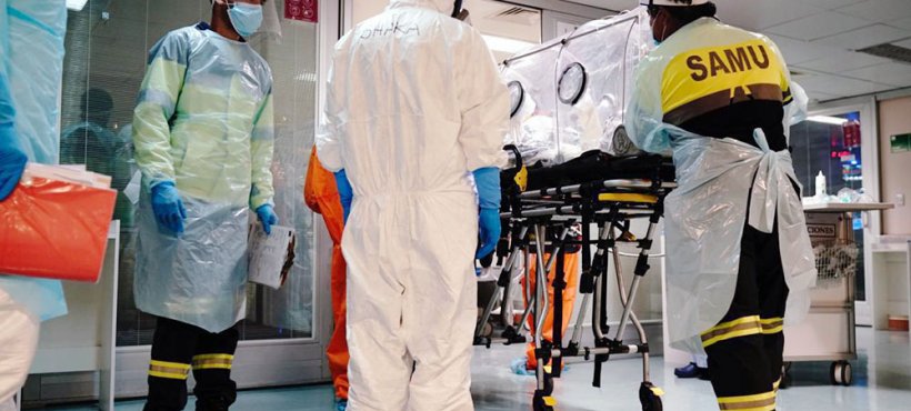 Hospital de Arica inició traslado de pacientes graves con covid-19 a centros asistenciales de otras regiones del país