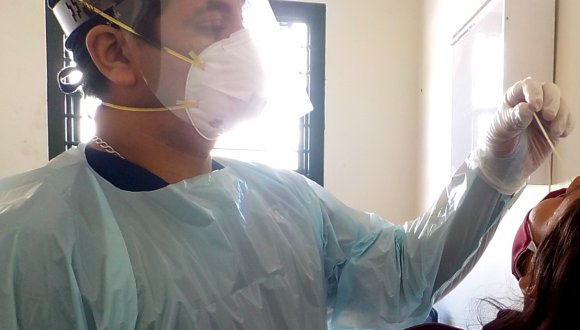 Servicio de Salud Arica capacitó a personal de gendarmería en toma de muestras para covid-19