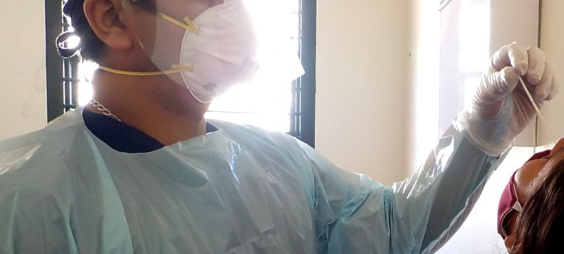 Servicio de Salud Arica capacitó a personal de gendarmería en toma de muestras para covid-19