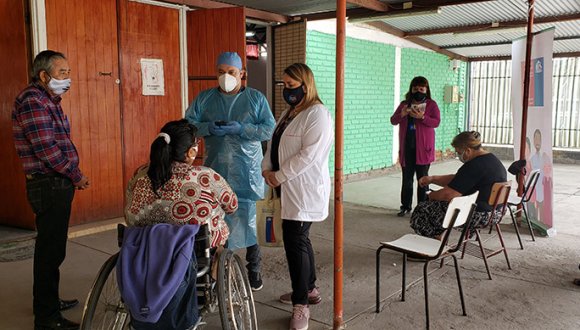 Servicio de Salud Arica realizó atenciones en terreno a personas mayores