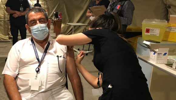 Más de 1.300 funcionarios del Servicio de Salud Arica y Hospital Regional recibieron primera dosis de vacuna covid-19