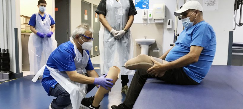 Hospital de Arica entregó prótesis a 16 usuarios del servicio de rehabilitación y fisiatría Hospital de Arica entregó prótesis a 16 usuarios del servicio de rehabilitación y fisiatría
