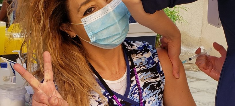 Servicio de Salud Arica confirmó que puntos del hospital vacunaron a 989 personas contra el covid-19 Servicio de Salud Arica confirmó que puntos del hospital vacunaron a 989 personas contra el covid-19