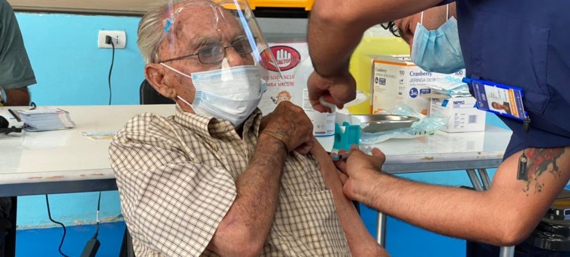 Mayores de 90 años dieron el ejemplo en el inicio del plan de vacunación contra el covid-19 Mayores de 90 años dieron el ejemplo en el inicio del plan de vacunación contra el covid-19