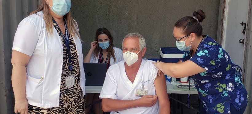 Funcionarios y funcionarias del Hospital de Arica y Servicio de Salud  recibieron  segunda dosis de vacuna Pfizer – Biontech Funcionarios y funcionarias del Hospital de Arica y Servicio de Salud  recibieron  segunda dosis de vacuna Pfizer – Biontech