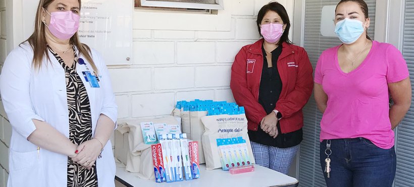 Servicio de Salud Arica entregó pastilleros a usuarios de establecimiento de larga estadía para adultos mayores Servicio de Salud Arica entregó pastilleros a usuarios de establecimiento de larga estadía para adultos mayores