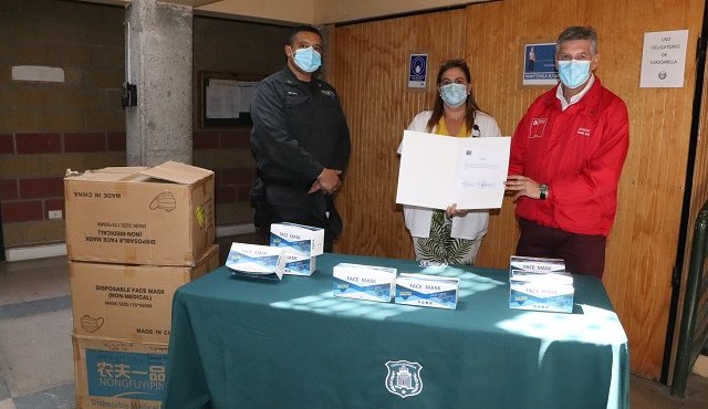 Arica: Servicio de Salud entregó seis mil mascarillas al Complejo Penitenciario de Arica para apoyar labor de contención del covid-19 Arica: Servicio de Salud entregó seis mil mascarillas al Complejo Penitenciario de Arica para apoyar labor de contención del covid-19