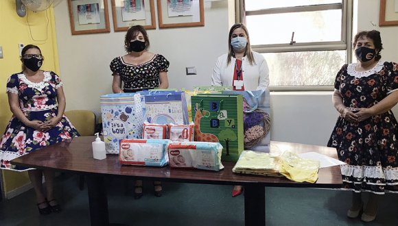 Damas del Club de Huasos realizaron un donativo para los bebés del Hospital Regional de Arica Damas del Club de Huasos realizaron un donativo para los bebés del Hospital Regional de Arica