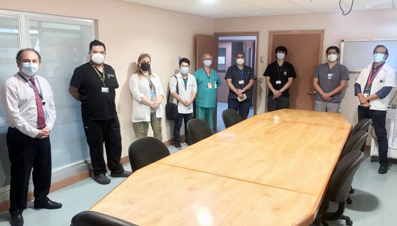 Médicos se incorporan al Hospital de Arica para reforzar el equipo de cuidados críticos covid