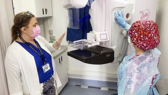 Servicio de Salud Arica invitó a las mujeres a utilizar el mamógrafo móvil Servicio de Salud Arica invitó a las mujeres a utilizar el mamógrafo móvil