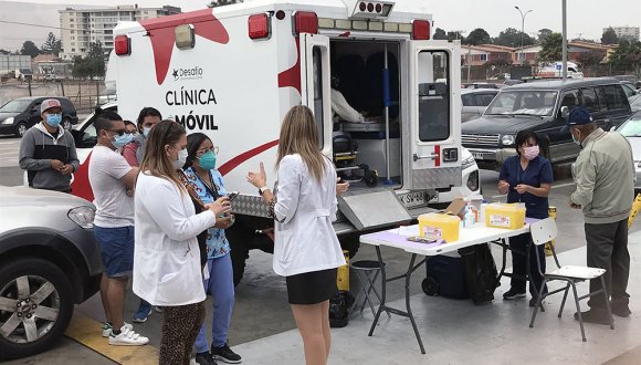 Servicio de Salud Arica y Desafío Levantemos Chile iniciaron vacunación covid con clínica móvil Servicio de Salud Arica y Desafío Levantemos Chile iniciaron vacunación covid con clínica móvil