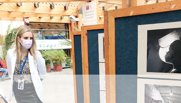 Servicio de Salud Arica invitó a fotógrafo a montar exposición sobre la labor de los trabajadores del hospital regional en pandemia Servicio de Salud Arica invitó a fotógrafo a montar exposición sobre la labor de los trabajadores del hospital regional en pandemia