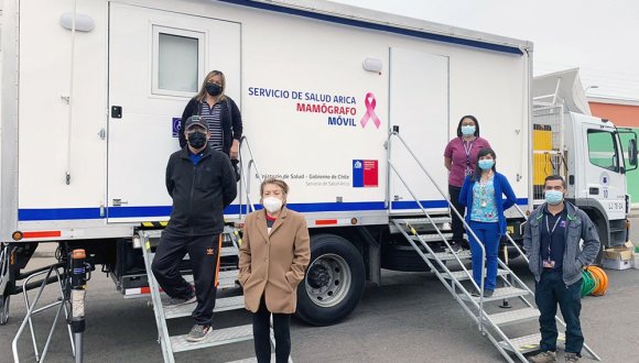 Servicio de Salud Arica y tres juntas vecinales realizaron operativo con el mamógrafo móvil
