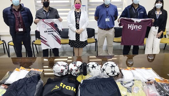 Servicio de Salud Arica entregó implementos a equipos de fútbol de los funcionarios Servicio de Salud Arica entregó implementos a equipos de fútbol de los funcionarios