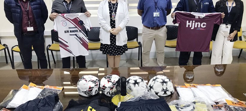 Servicio de Salud Arica entregó implementos a equipos de fútbol de los funcionarios Servicio de Salud Arica entregó implementos a equipos de fútbol de los funcionarios