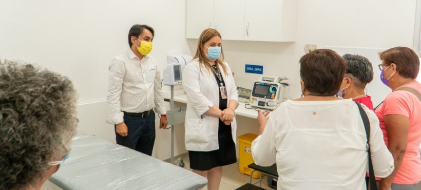Directora del servicio de salud visitó nuevo CECOSF Cerro La Cruz con vecinos y gobernador Directora del servicio de salud visitó nuevo CECOSF Cerro La Cruz con vecinos y gobernador