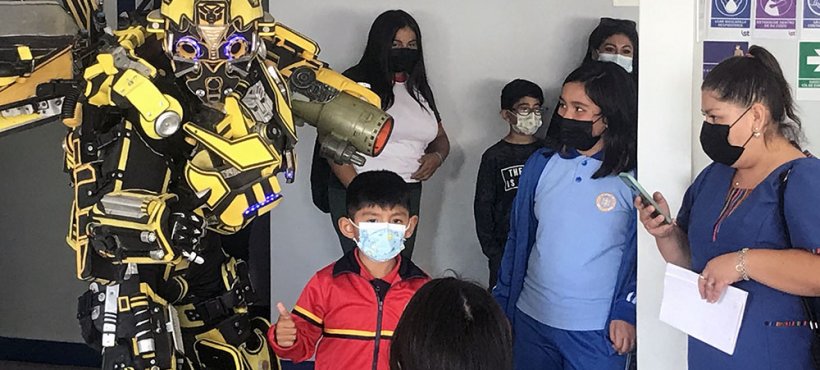 Voluntarios de “–Bla +Corazón” llevaron alegría a niñas y niños de policlínico de pediatría del Hospital de Arica