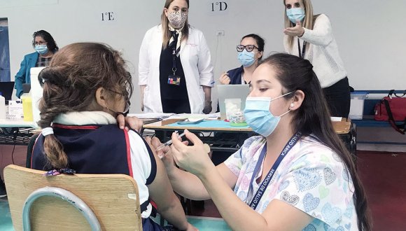Servicio de Salud Arica y atención primaria programan administrar 1.200 vacunas semanales a niñas y niños Servicio de Salud Arica y atención primaria programan administrar 1.200 vacunas semanales a niñas y niños