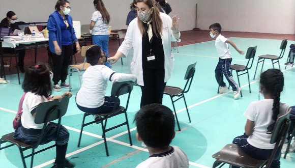 SEREMI y Servicio de Salud Arica llaman a reforzar vacunación de niñas y niños tras casos graves en UCI por Covid-19 SEREMI y Servicio de Salud Arica llaman a reforzar vacunación de niñas y niños tras casos graves en UCI por Covid-19