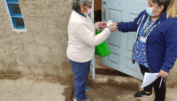 Hospital de Arica retomó la entrega de medicamentos a domicilio a personas mayores de 70 años