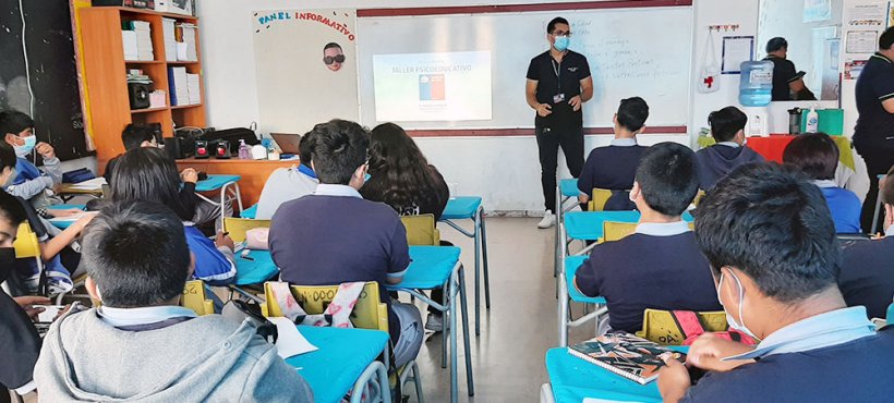 Servicio de Salud Arica realizó talleres sobre salud mental a funcionarios de escuelas y del municipio Servicio de Salud Arica realizó talleres sobre salud mental a funcionarios de escuelas y del municipio