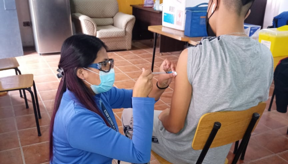 Servicio de Salud Arica estará vacunando contra covid e influenza en los barrios durante las vacaciones de invierno Servicio de Salud Arica estará vacunando contra covid e influenza en los barrios durante las vacaciones de invierno