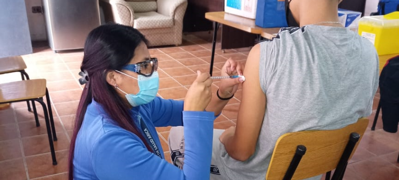 Servicio de Salud Arica estará vacunando contra covid e influenza en los barrios durante las vacaciones de invierno Servicio de Salud Arica estará vacunando contra covid e influenza en los barrios durante las vacaciones de invierno