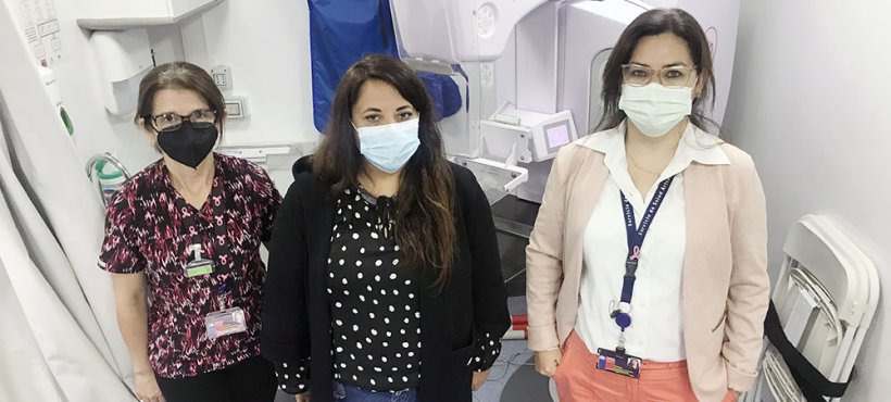 Día del cáncer de mama: Servicio de Salud Arica llevó mamógrafo móvil a CFT Estatal
