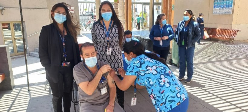 Arica: Servicio de Salud y SEREMI iniciaron vacunación anual contra el covid-19